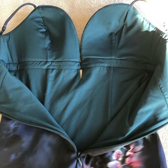 NWOT Bebe Amanda Print Deep V Scuba Mini Dress - Picture 12 of 16